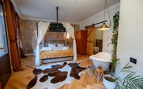 Barrique Garden - Breakfast & Restaurant - Old Town -Officially Classified Guesthouse